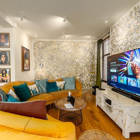 City Retreat, Spacious 4 Bed House, Games Room, Parking, Hot Tub & Bbq Cardiff Luaran gambar