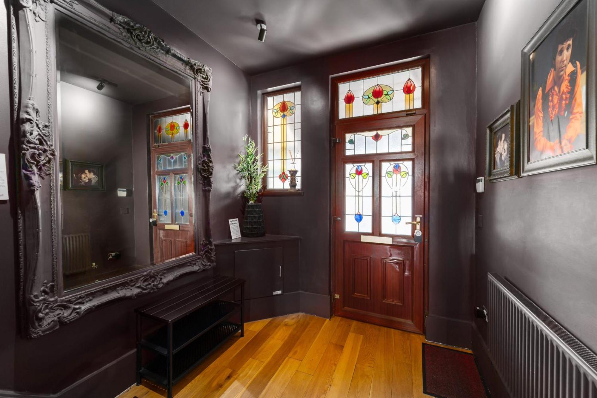 City Retreat, Spacious 4 Bed House, Games Room, Parking, Hot Tub & Bbq Cardiff Luaran gambar