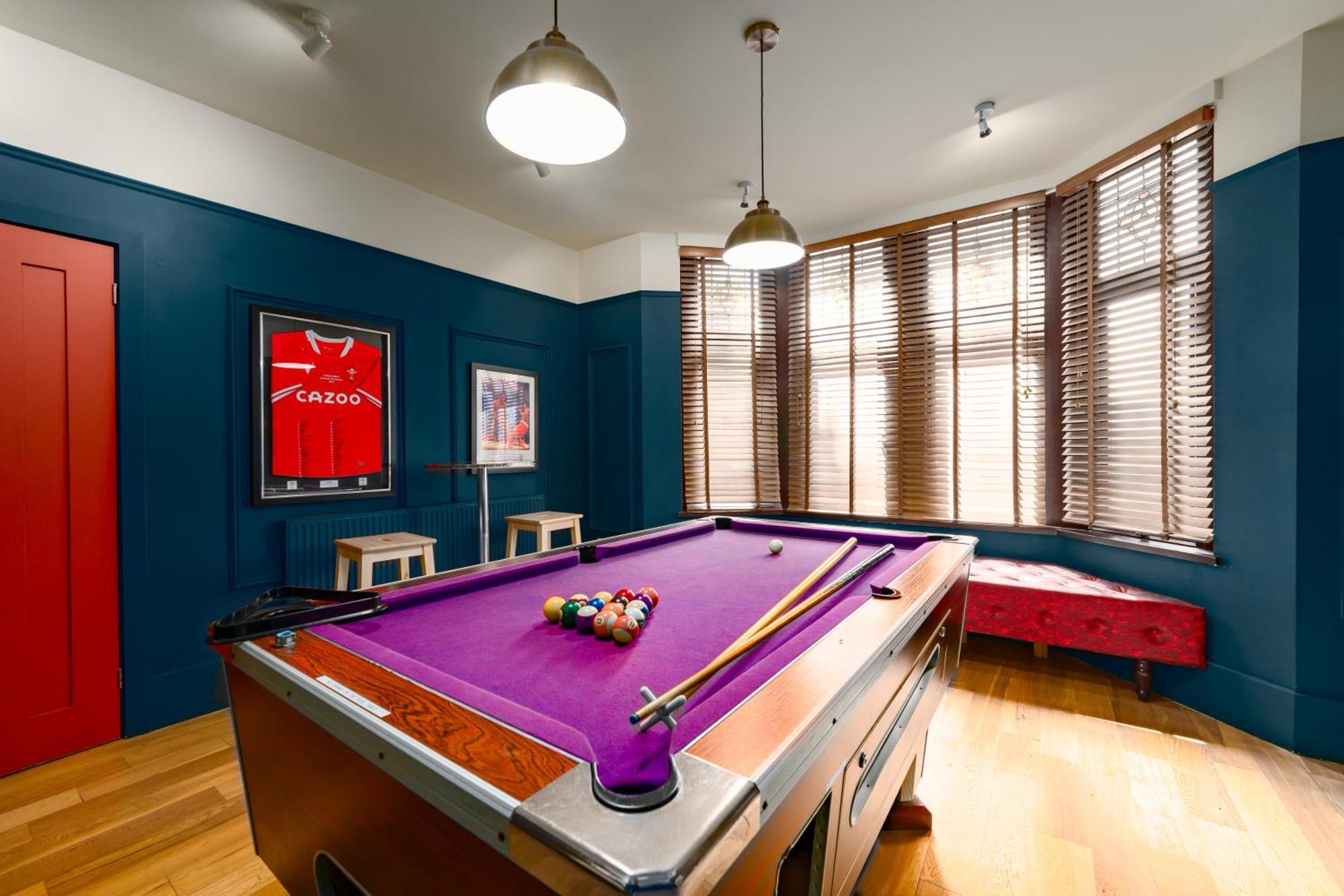 City Retreat, Spacious 4 Bed House, Games Room, Parking, Hot Tub & Bbq Cardiff Luaran gambar