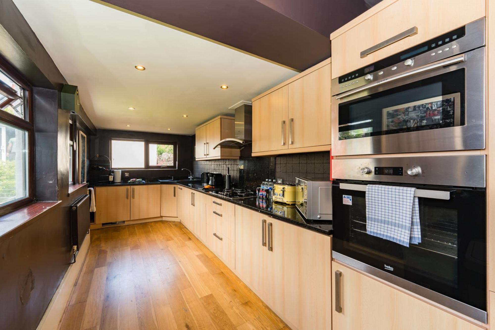 City Retreat, Spacious 4 Bed House, Games Room, Parking, Hot Tub & Bbq Cardiff Luaran gambar