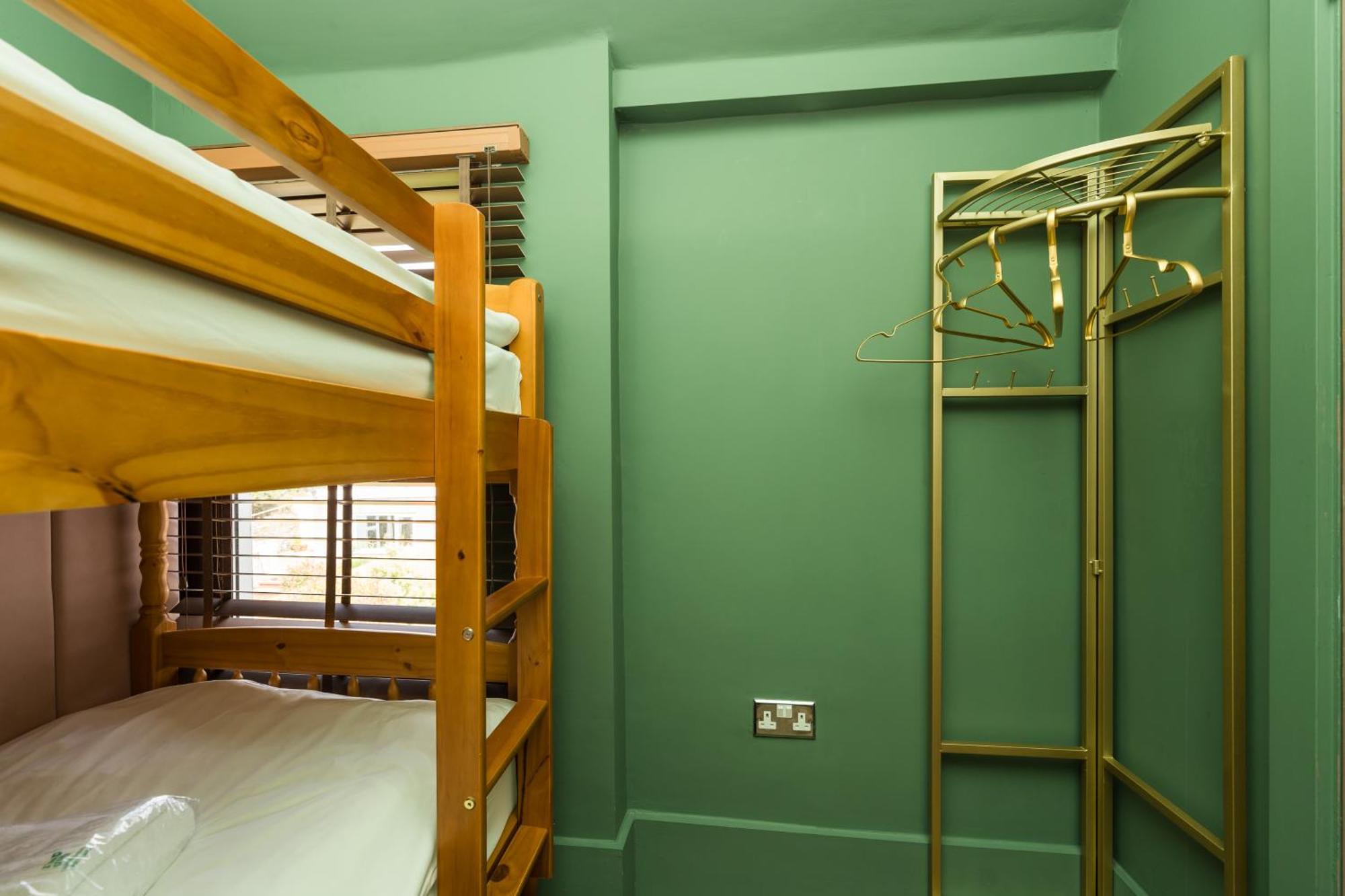 City Retreat, Spacious 4 Bed House, Games Room, Parking, Hot Tub & Bbq Cardiff Luaran gambar
