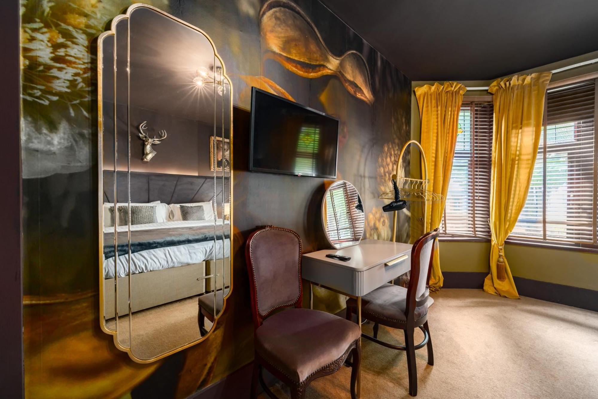 City Retreat, Spacious 4 Bed House, Games Room, Parking, Hot Tub & Bbq Cardiff Luaran gambar