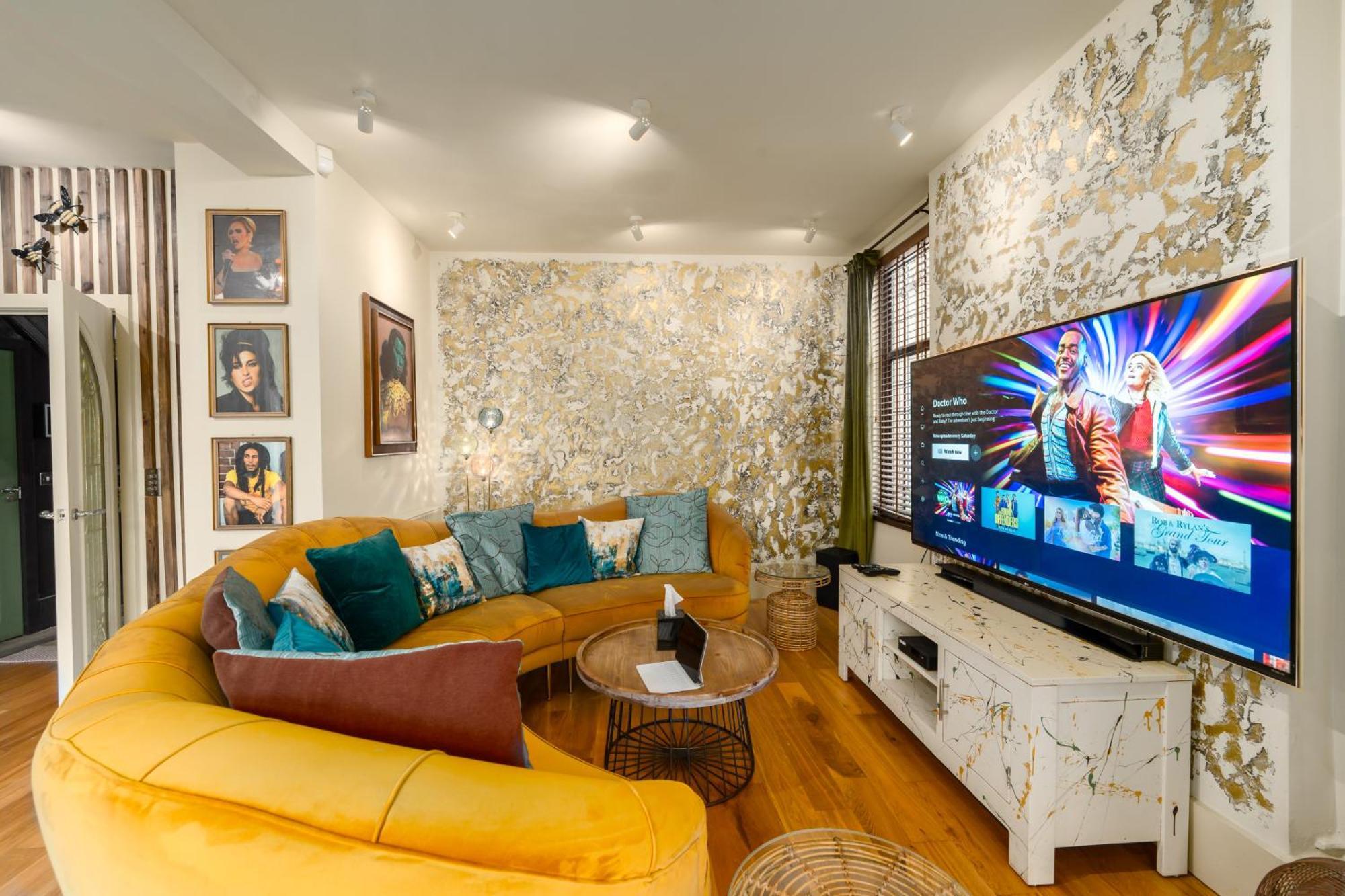 City Retreat, Spacious 4 Bed House, Games Room, Parking, Hot Tub & Bbq Cardiff Luaran gambar