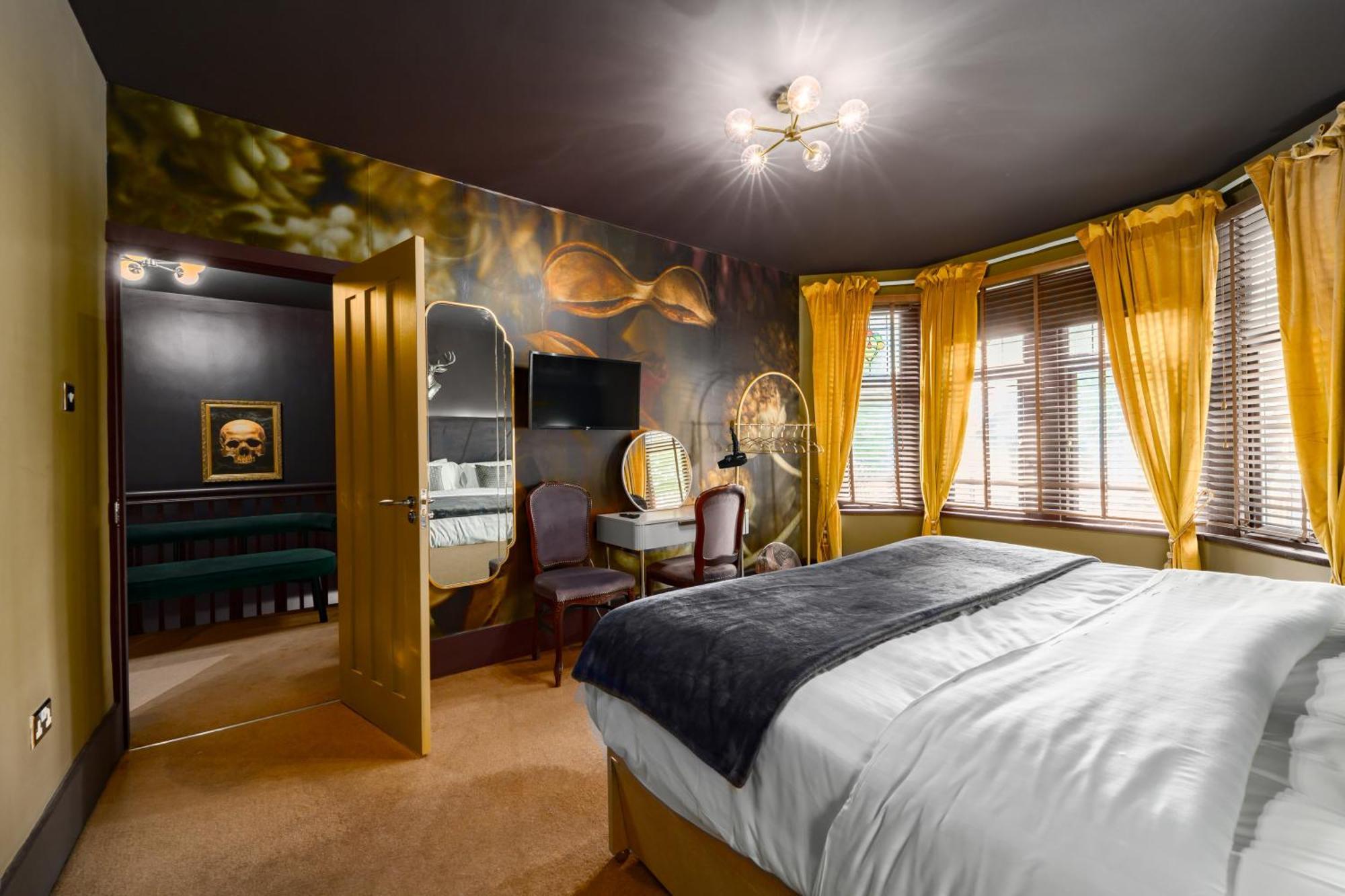 City Retreat, Spacious 4 Bed House, Games Room, Parking, Hot Tub & Bbq Cardiff Luaran gambar