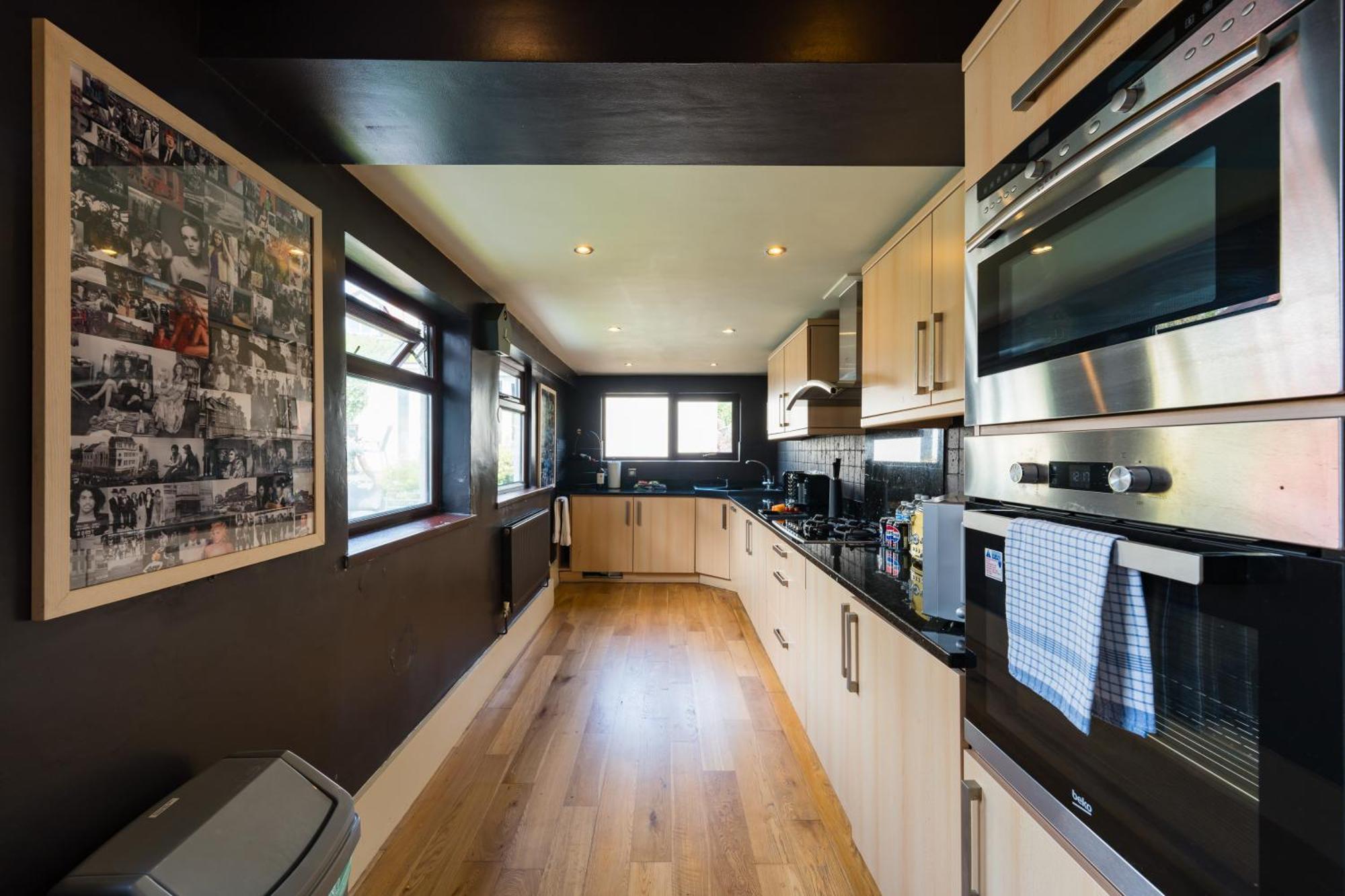 City Retreat, Spacious 4 Bed House, Games Room, Parking, Hot Tub & Bbq Cardiff Luaran gambar