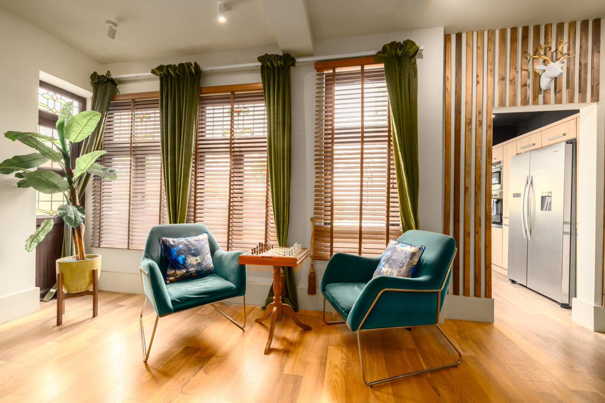 City Retreat, Spacious 4 Bed House, Games Room, Parking, Hot Tub & Bbq Cardiff Luaran gambar