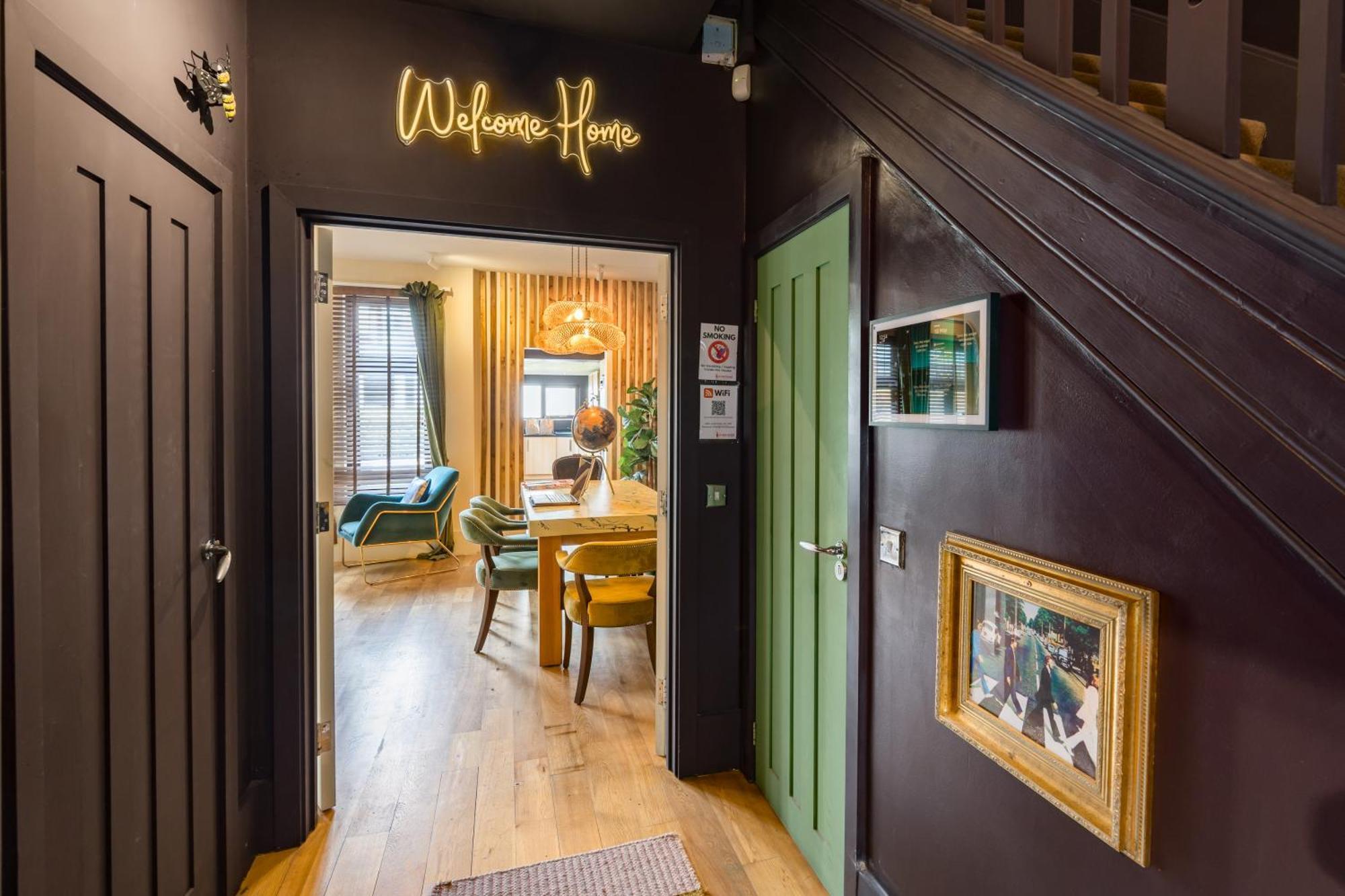 City Retreat, Spacious 4 Bed House, Games Room, Parking, Hot Tub & Bbq Cardiff Luaran gambar