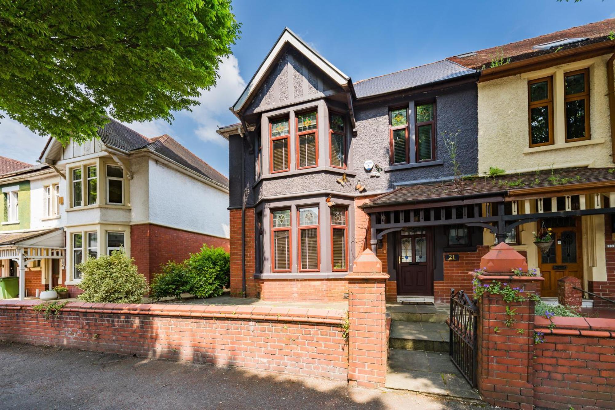 City Retreat, Spacious 4 Bed House, Games Room, Parking, Hot Tub & Bbq Cardiff Luaran gambar