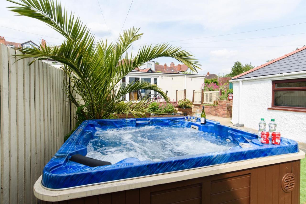 City Retreat, Spacious 4 Bed House, Games Room, Parking, Hot Tub & Bbq Cardiff Luaran gambar