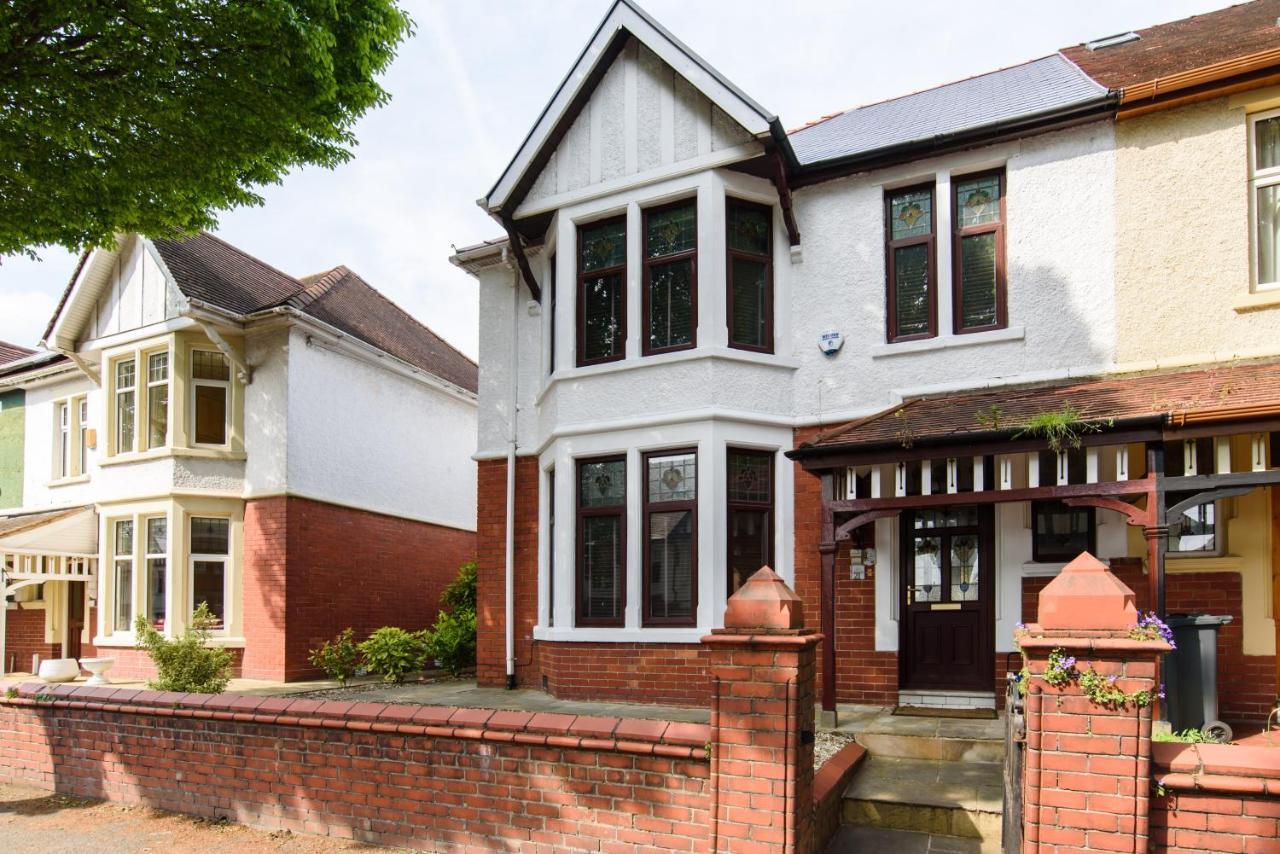 City Retreat, Spacious 4 Bed House, Games Room, Parking, Hot Tub & Bbq Cardiff Luaran gambar